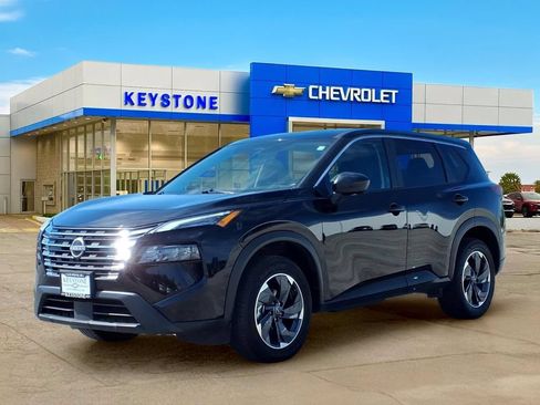 Used 2025 Nissan Rogue SV FWD image 3