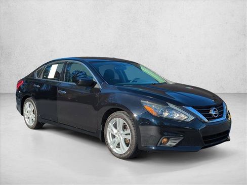 Used 2017 Nissan Altima 2.5 SR image 3