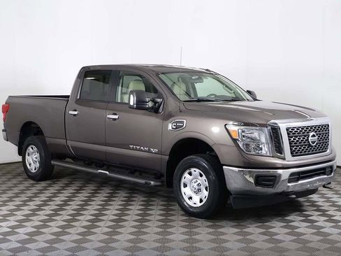 Used 2017 Nissan Titan SV image 2