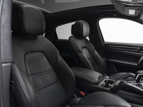 Used 2021 Porsche Cayenne GTS image 38