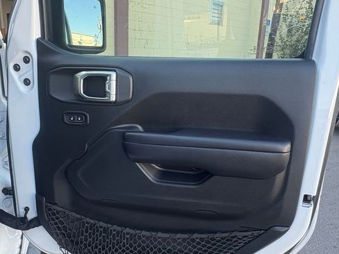 Used 2018 Jeep Wrangler Unlimited Sport S image 17