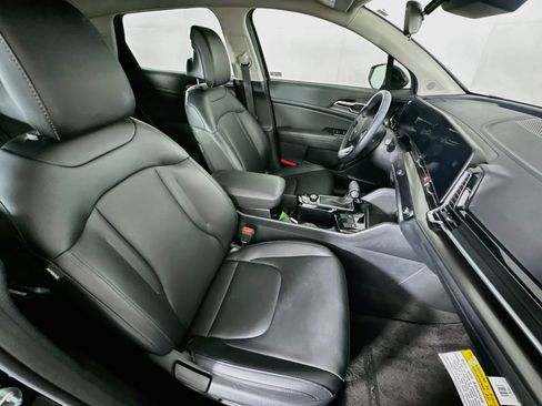 Used 2025 Kia Sportage EX FWD image 31