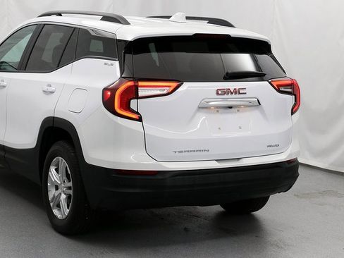 Used 2023 GMC Terrain SLE w/ Driver Convenience Package image 7