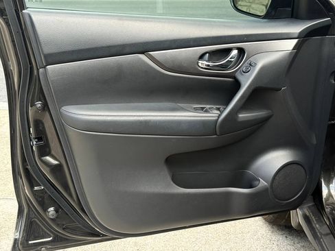 Used 2016 Nissan Rogue S w/ Appearance Package FWD image 11