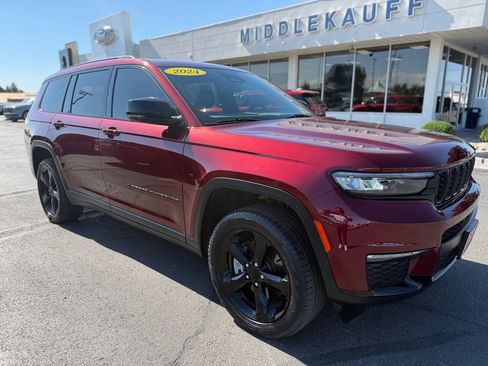 Used 2024 Jeep Grand Cherokee L Limited w/ Black Appearance Package AWD/4WD image 1