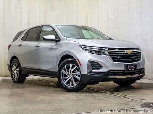 Used 2022 Chevrolet Equinox LT image 2