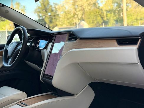 Used 2018 Tesla Model X 100D image 12