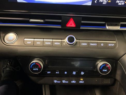 Used 2024 Hyundai Elantra SEL image 29