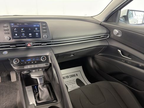 Certified 2022 Hyundai Elantra SEL FWD image 4