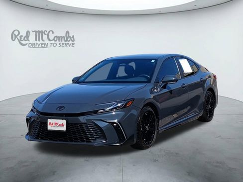 Used 2025 Toyota Camry SE image 1