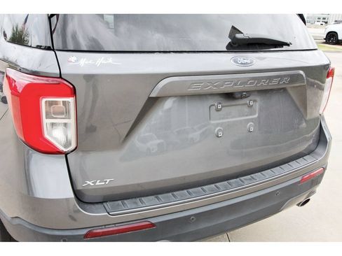 Used 2022 Ford Explorer XLT w/ Equipment Group 202A RWD image 7