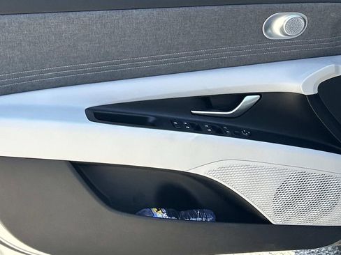 Certified 2022 Hyundai Elantra Limited FWD image 17