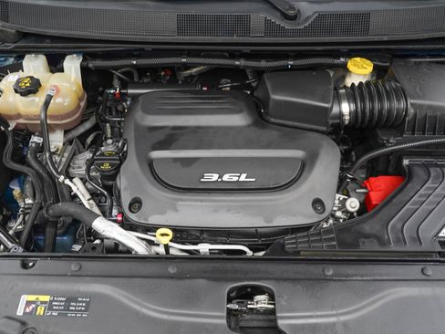 Used 2017 Chrysler Pacifica Touring-L FWD image 30
