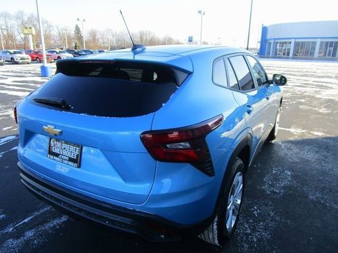 Certified 2025 Chevrolet Trax LS image 4