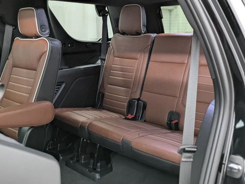 Used 2024 GMC Yukon Denali Ultimate AWD/4WD image 19
