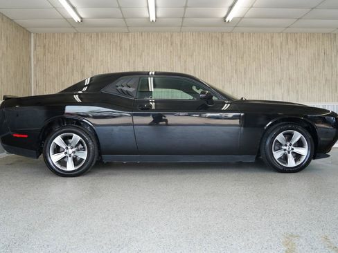 Used 2019 Dodge Challenger SXT RWD image 6
