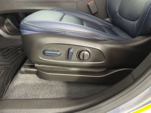 Used 2023 Chevrolet Bolt EUV Premier FWD image 12