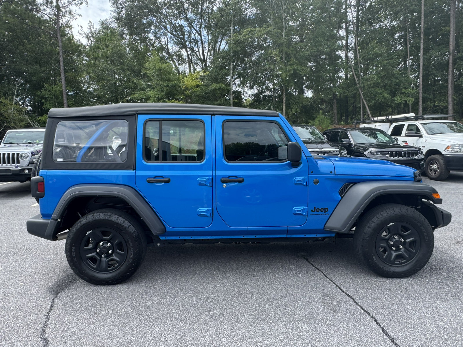 Used 2025 Jeep Wrangler Unlimited Sport AWD/4WD image 4