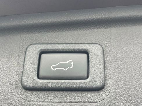 Used 2019 Subaru Outback 3.6R Touring image 18