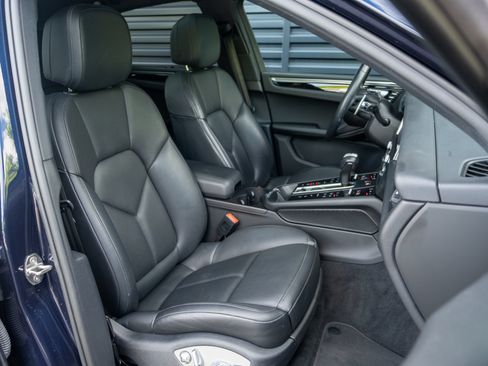 Certified 2023 Porsche Macan S AWD/4WD image 40
