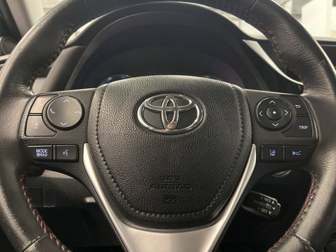 Used 2017 Toyota Corolla SE image 16