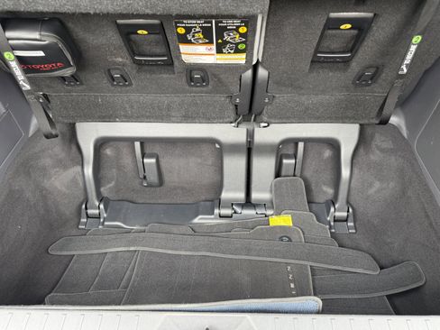 Certified 2023 Toyota Sienna XLE FWD image 31
