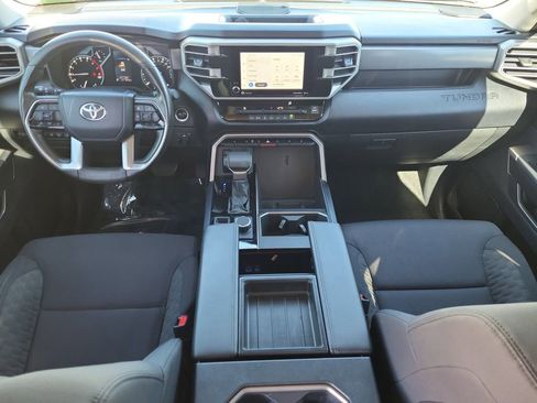 Used 2022 Toyota Tundra SR5 w/ SR5 Convenience Package AWD/4WD image 12