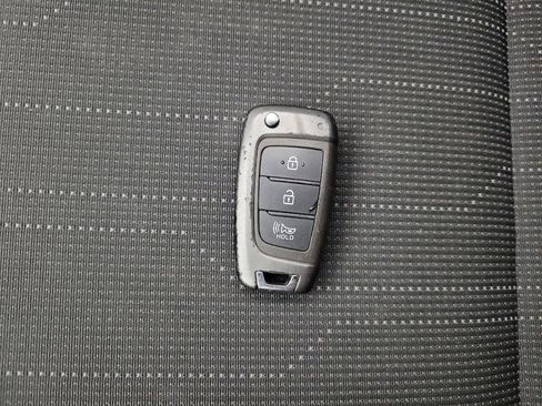 Used 2021 Hyundai Venue SE FWD image 32