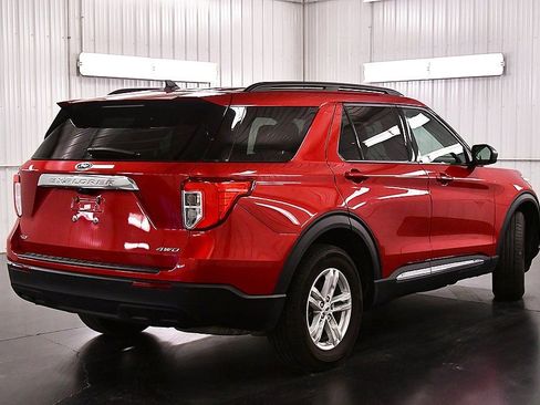 Used 2023 Ford Explorer XLT AWD/4WD image 8