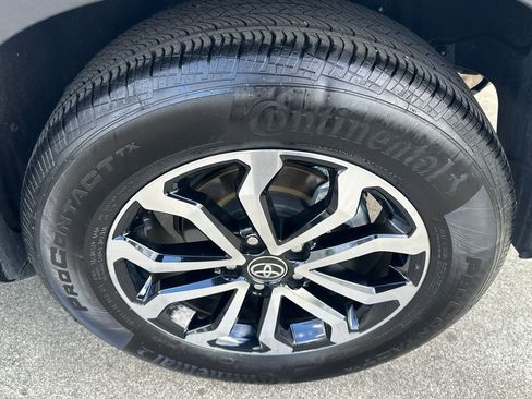 Used 2025 Toyota Corolla Cross AWD Hybrid image 26