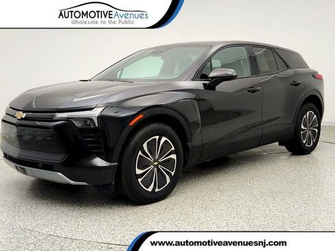 Used 2025 Chevrolet Blazer EV LT FWD image 1