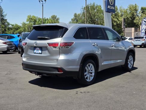Used 2016 Toyota Highlander LE AWD/4WD image 5