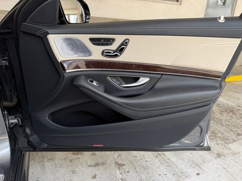 Used 2019 Mercedes-Benz S 560 Sedan image 23