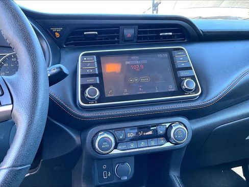 Used 2019 Nissan Kicks SR w/ SR Premium Package FWD image 29
