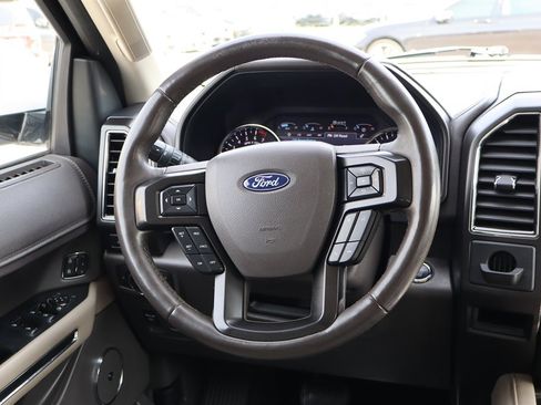 Used 2018 Ford Expedition Max Limited RWD image 16