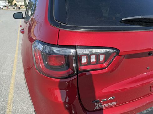 Used 2025 Jeep Compass Trailhawk AWD/4WD image 15