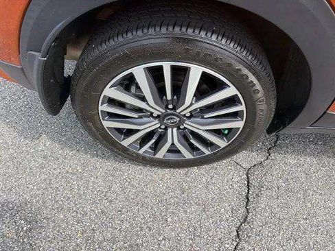 Used 2023 Nissan Kicks SR FWD image 28