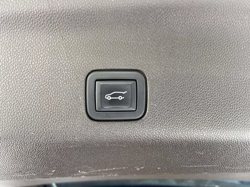 Used 2021 GMC Yukon Denali w/ Denali Premium Package AWD/4WD image 11