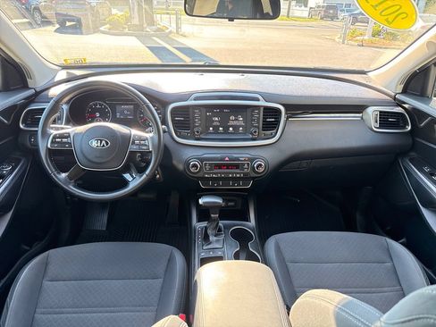 Used 2019 Kia Sorento S AWD/4WD image 16