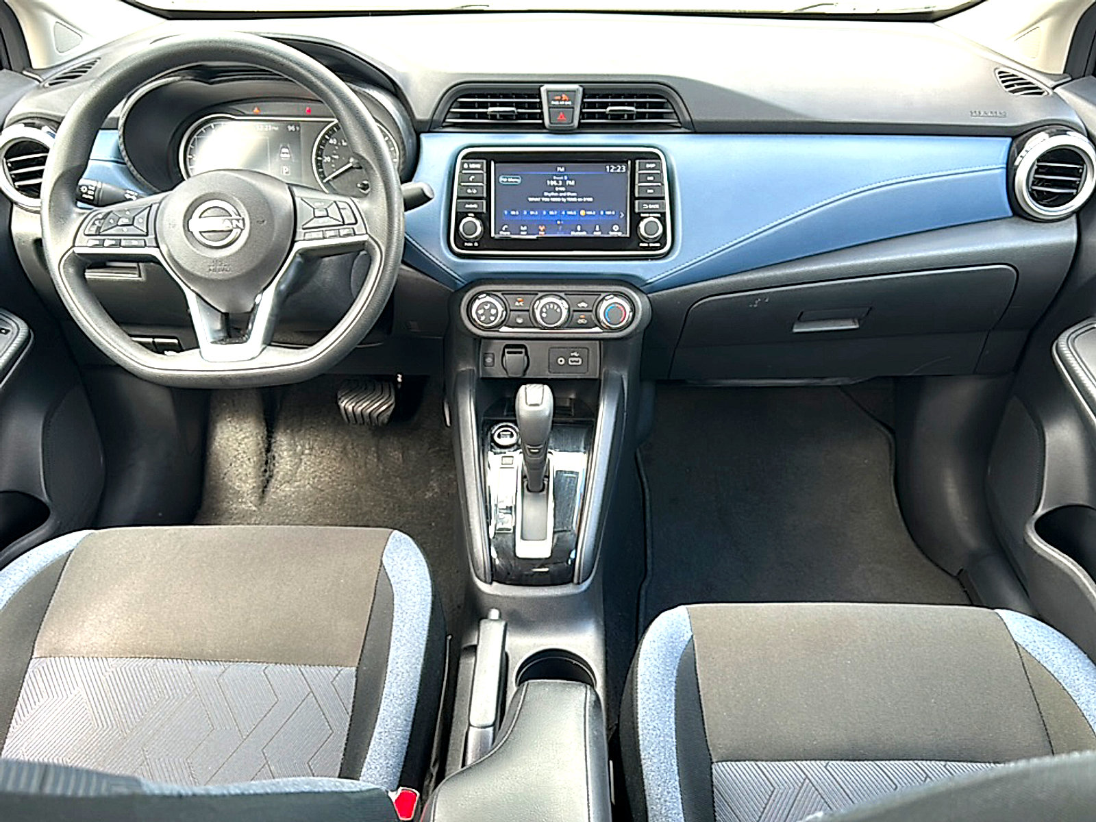 Used 2025 Nissan Versa SV FWD image 20