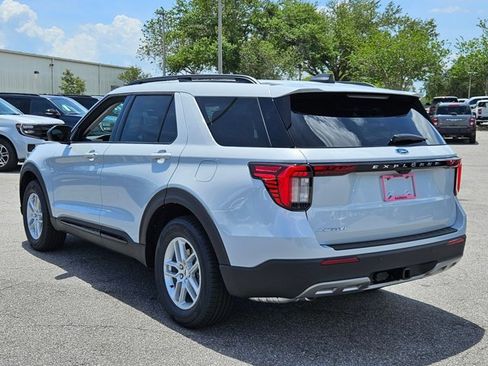 New 2026 Ford Explorer Active RWD image 9