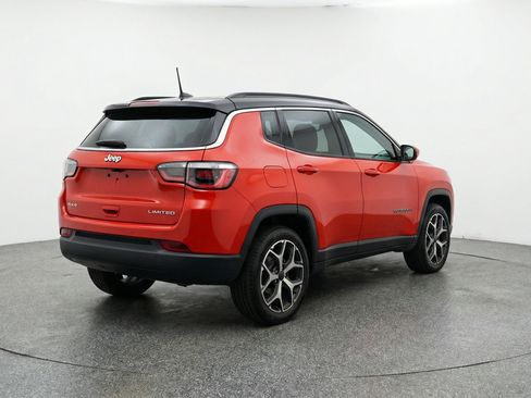 Used 2025 Jeep Compass Limited AWD/4WD image 9