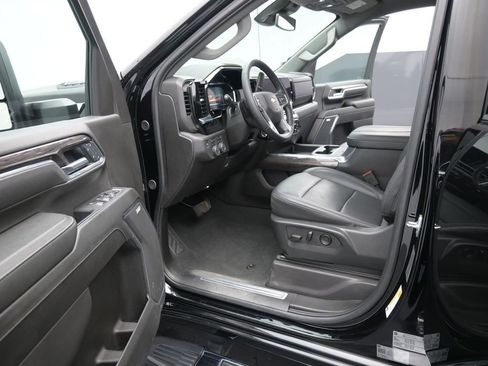 Used 2025 Chevrolet Silverado 2500 LTZ w/ Z71 Chrome Sport Edition image 15