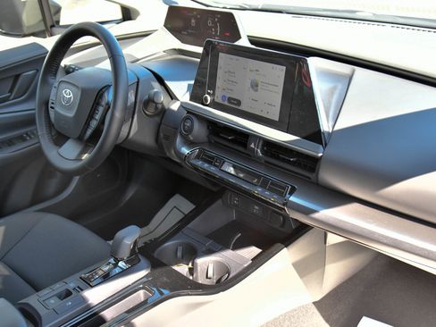 Used 2025 Toyota Prius LE image 44