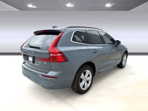 Certified 2022 Volvo XC60 B5 Momentum w/ Advanced Package AWD/4WD image 9