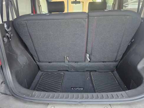 Used 2012 Nissan Cube 1.8 w/ Interior Designer Pkg FWD image 18