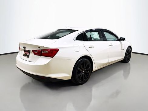 Used 2017 Chevrolet Malibu LT image 7
