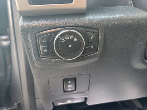 Certified 2022 Ford F350 Lariat w/ Lariat Value Package image 15