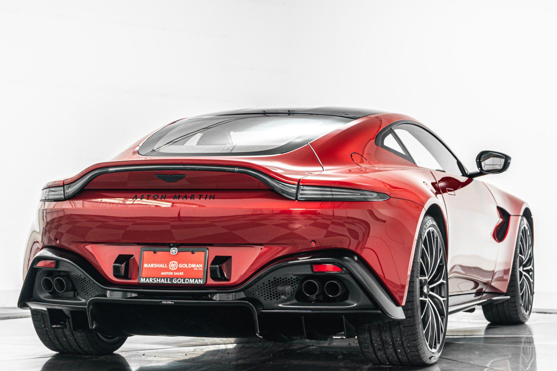 Used 2023 Aston Martin V8 Vantage Coupe RWD image 9
