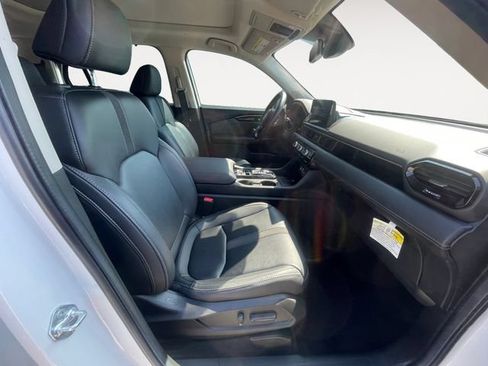 Used 2025 Honda Pilot Touring image 14